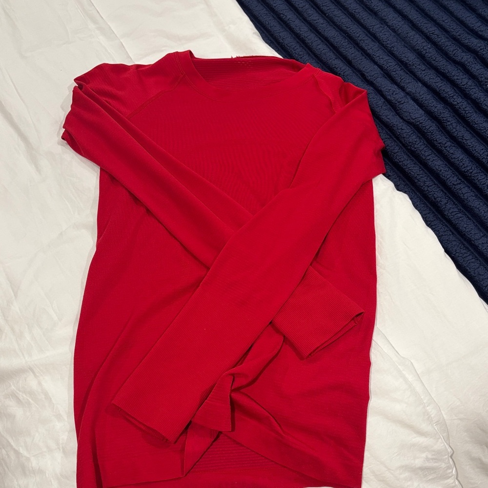 LULU red long sleeve swiftly tech regular length size 4